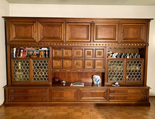 Wohnzimmerschrank