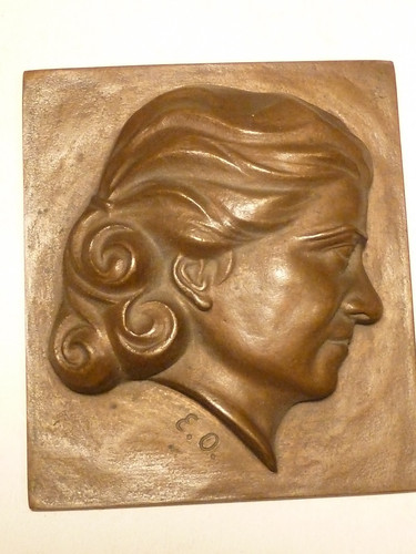 Bronzerelief frauenkopf mit - bronzerelief,