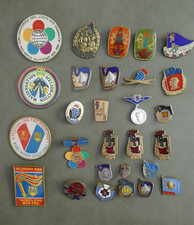 Konvolut von 28 DDR Abzeichen FDJ und Junge Pioniere