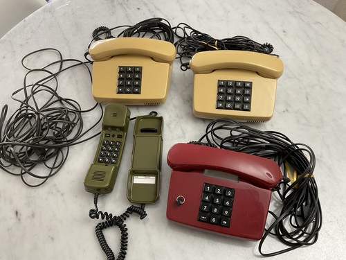 Vier retro post telefone - retro,