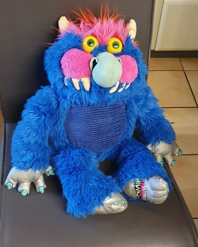 Plüschtier monster mit