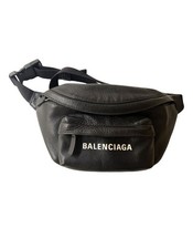 BALENCIAGA Belt Bag Everyday Gürteltasche Bauchtasche Unisex Schwarz Leder