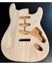 Body IN Erle Stil STRATOCASTER