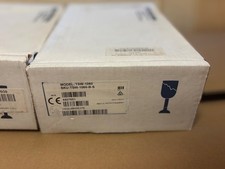 Crestron TSW-1060-B-S 10,1 Zoll Touchscreen, schwarz glatt mit Montageplatte