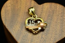 14K Tri Color Gold 15 Jahre Anos Geburtstag Quinceanera herzförmiger Anhänger Charm