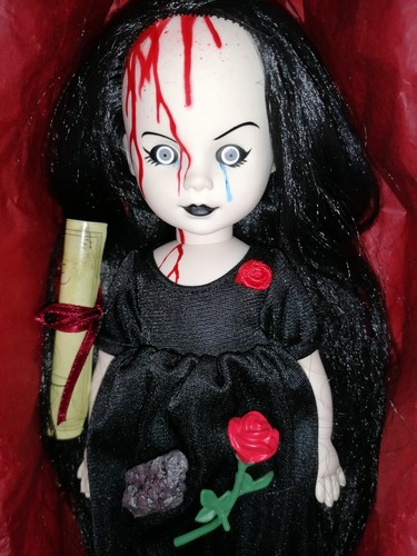 Living dead dolls - living,