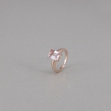 RING 585/14k Rotgold, mit Morganit in Baguetteschliff