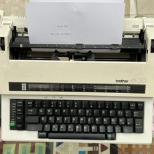 Schreibmaschine von der Marke