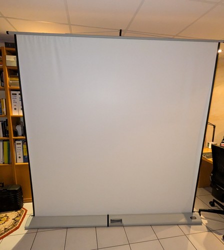 Beamer leinwand mit benq - mit,