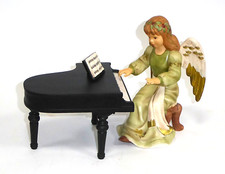 Fa. Goebel : Weihnachtsengel spielt Klavier , komplett , ohne Beschädigungen