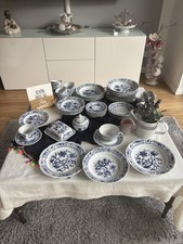 50 teiliges Zwiebelmuster Tafelservice mit Butterdose