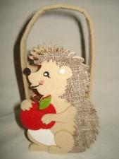 reizendes Geschenktäschchen für Kind, Motiv süßes Igelchen mit rotem Apfel, Filz