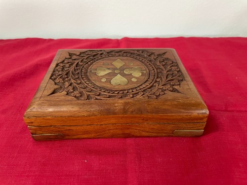 Spielkartenbox aus holz mit - aus,