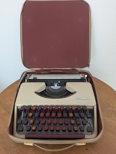 Schreibmaschine olympia - ,