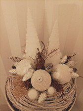 Moderner Adventkranz mit Designerkugeln und 2 Kerzen, weiß/braun, ca. 35 cm