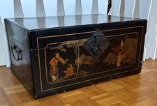 Asien Japan China Truhe bemalt Beschläge Holz Leder Papier  beschichtet sehr alt
