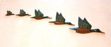 Handgeschnitzte Holz-Wanddekoration – Fliegende Enten – Vintage-Charme