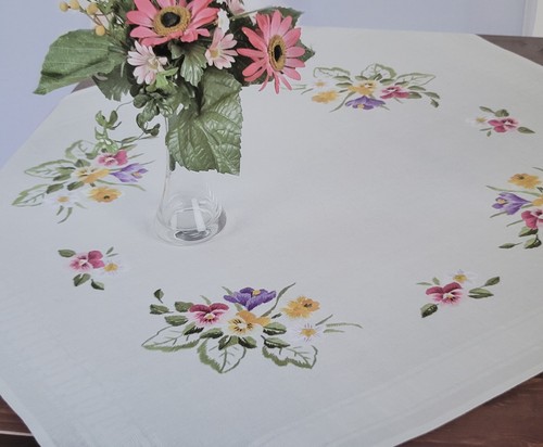 Stick tischdecke mit garn - stick-tischdecke,