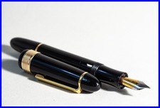 großer SENATOR President Kolbenfüller in Schwarz & Gold mit BREITER Stahl Feder