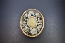 antike Klosterarbeit mit Lamm Gottes und rücks.e. Heiligem. Jugendstil um 1900