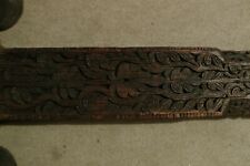 Balken mit Kapitell aus Deodarholz geschnitzt