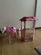 Vintage Barbie Reitstall mit Zaun und Pferd in Pink