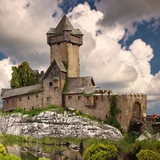 Burganlage auf Felsen  Diorama