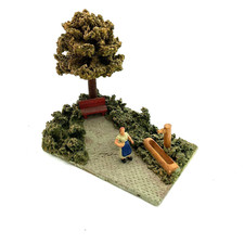 RS Modell Rudolf Spitaler 6460, Baum mit Bank , Viehtränke und Bäuerin mit Marke