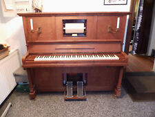 Selbstspielendes automatisches Klavier "KAIM", mit gelochten Klavierrollen.