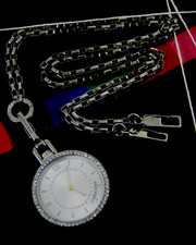 Dyrberg/Kern Damenuhr silber lange Kette viele weiße Straßsteine außen und innen