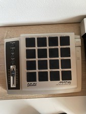 Akai MPD16 USB/MIDI Pad Controller