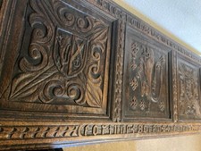 Antike geschnitzte Eiche