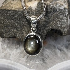 Schwarzer Stern Saphir