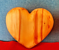 Herz aus Holz, Tisch-Deko, massiv Kiefer, gebeizt, reine Handarbeit, Höhe 18cm