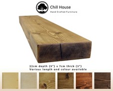 Dickes rustikales Schweberegal