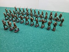 36 Lineol - und 3 Elastolin Soldaten