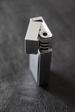 Braun Linear Feuerzeug Dieter