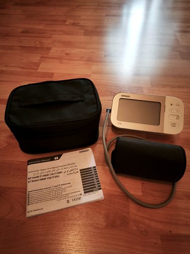Blutdruckmessgerät omron 7 - x,