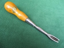 WERKZEUG VOM SATTLER  UND SCHUSTER NAGELHEBER  KLEINER  KUHFUSS