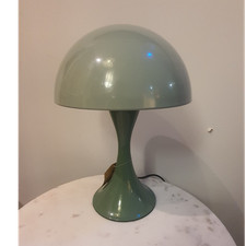 Hellgrüne moderne Tischlampe
