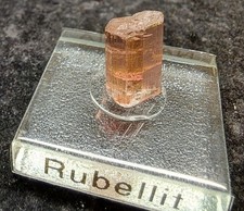 Rubellit (roter Turmalin) –