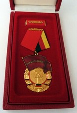 Abzeichen "Banner der Arbeit" - Stufe II - (04.08.1954) - ohne Urkunde