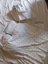 Bettwäsche (bunt) 4-tlg + 2 Spannbettlaken (weiß), gebraucht