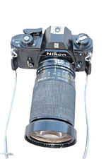 Kamera Nikon EM-Objektiv