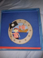 Sitz- und Aufbewahrungsbox