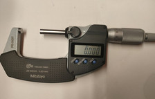 Mitutoyo Digitale Bügelmessschraube IP65 25-50mm ohne Datenausgang