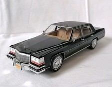 1:18 Cadillac Fleetwood Brougham  1982 schwarz in OVP MCG Selten 