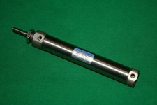 Ein Pneumatischer Druckluftzylinder von Koganei
