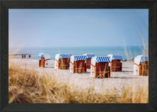 Blau gestreifte Stühle mit