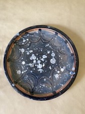 Außergewöhnlicher Teller Handgetöpfert mit Signatur Landhausstil Glasiert